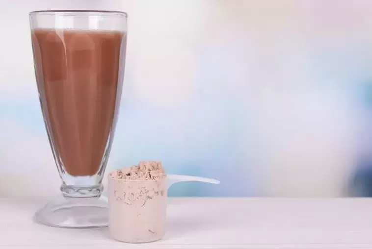 диета ичүү үчүн протеин коктейли